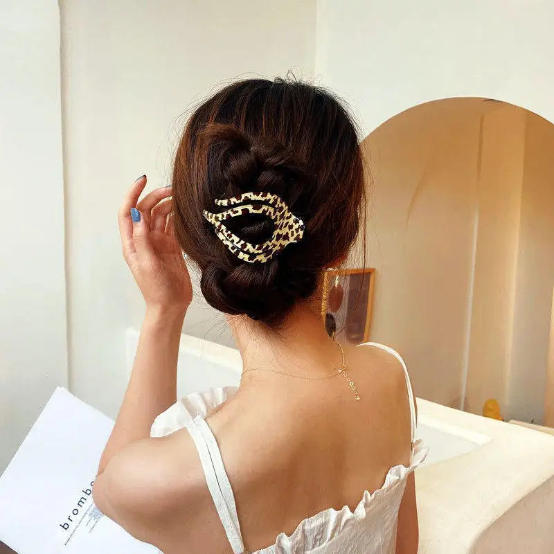 Korean Acrylic Hollow Out Heart Shaped Clips Fine Workmanship Leopard Print Hair Claws 9.5 Cm Elegant Plaid Accessories Women