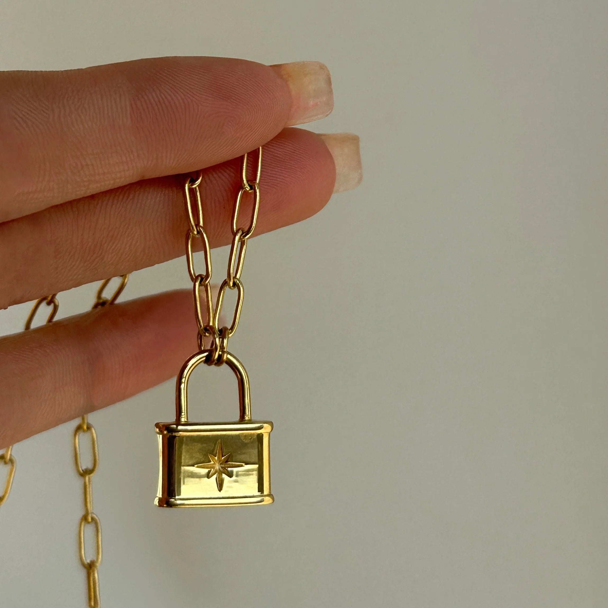 2022 Dazan New 18k Gold Plated Tarnish Free Stainless Steel Square Eight Awn Star Lock Polished Pendant Necklace for Women