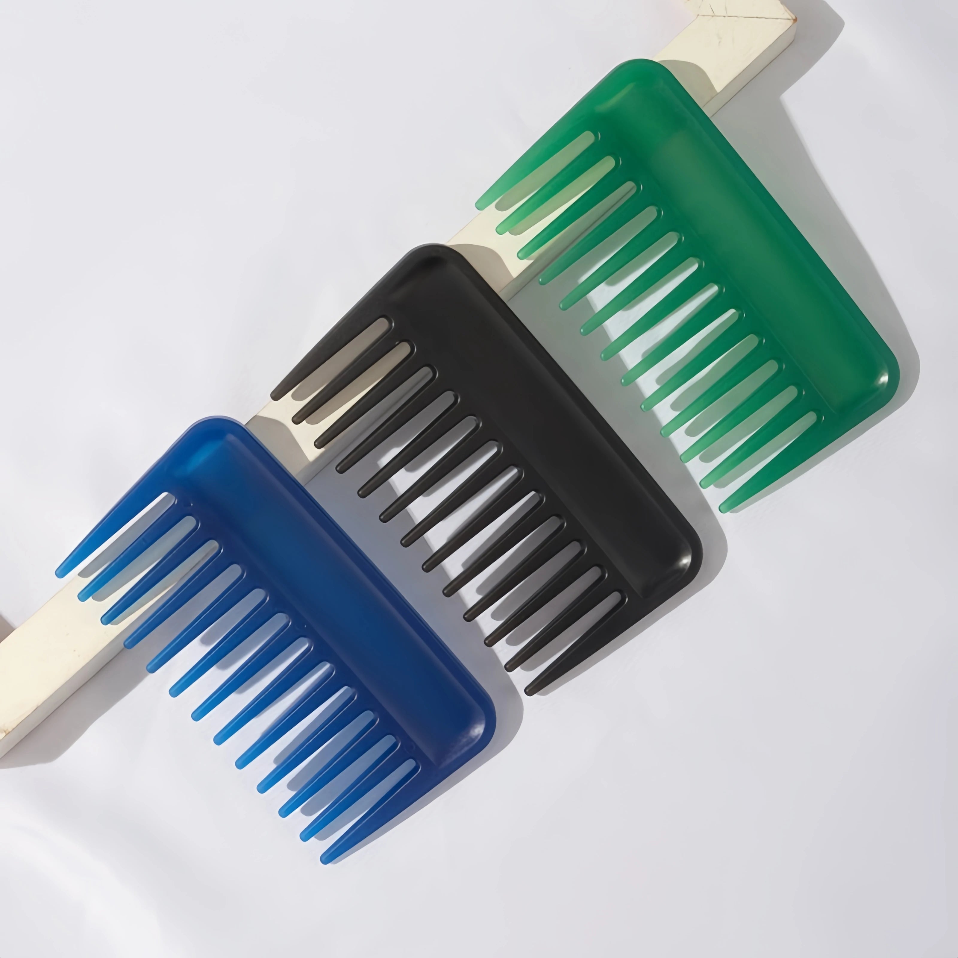 Wholesale Plastic Portable Barber Comb Pocket Colorful Hair Combs for Women Antistatic Wide Tooth Custom Logo Hair Styling Comb