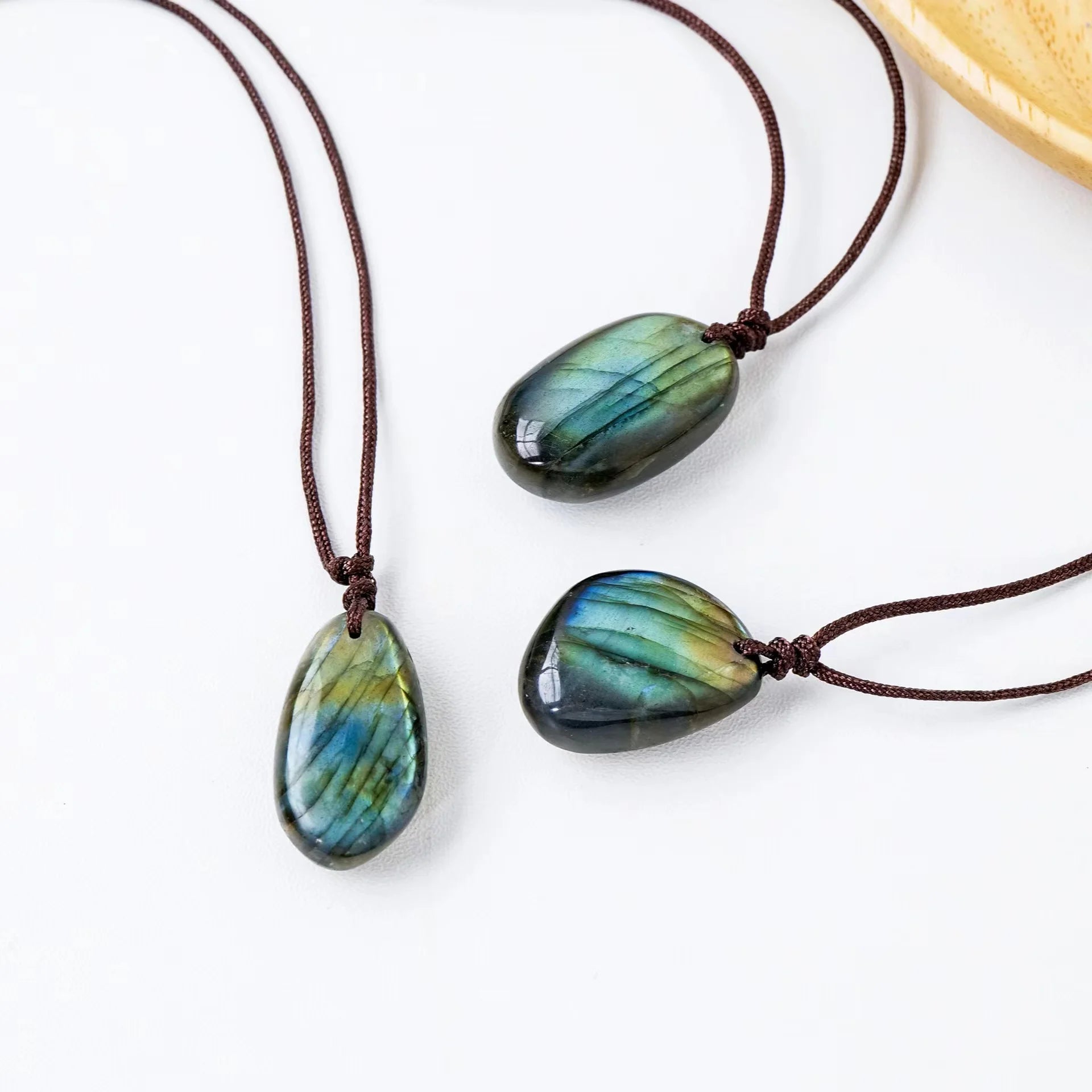 Wholesale Natural Strong Flash Blue Light Labradorite Pendant Healing Crystals Necklace Pendant for Gift