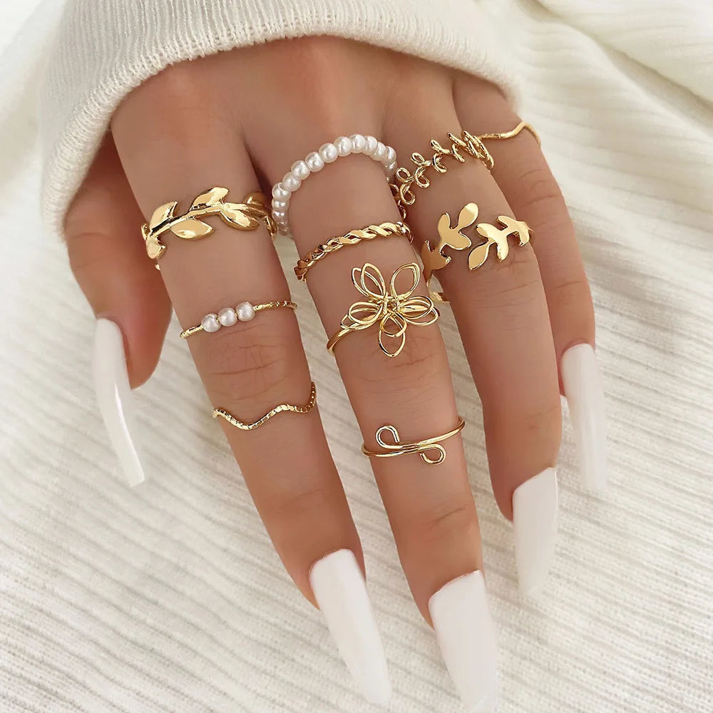 New Trendy Pearl Flowers Leaves Rings for Women Vintage Geometric Thorns Heart Chain Rings Set Jewelry Part