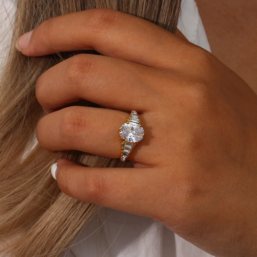 Fashion Tarnish Free 18K PVD Plated Stainless Steel Oval Artificial Zircon Weeding Finger Ring for Women