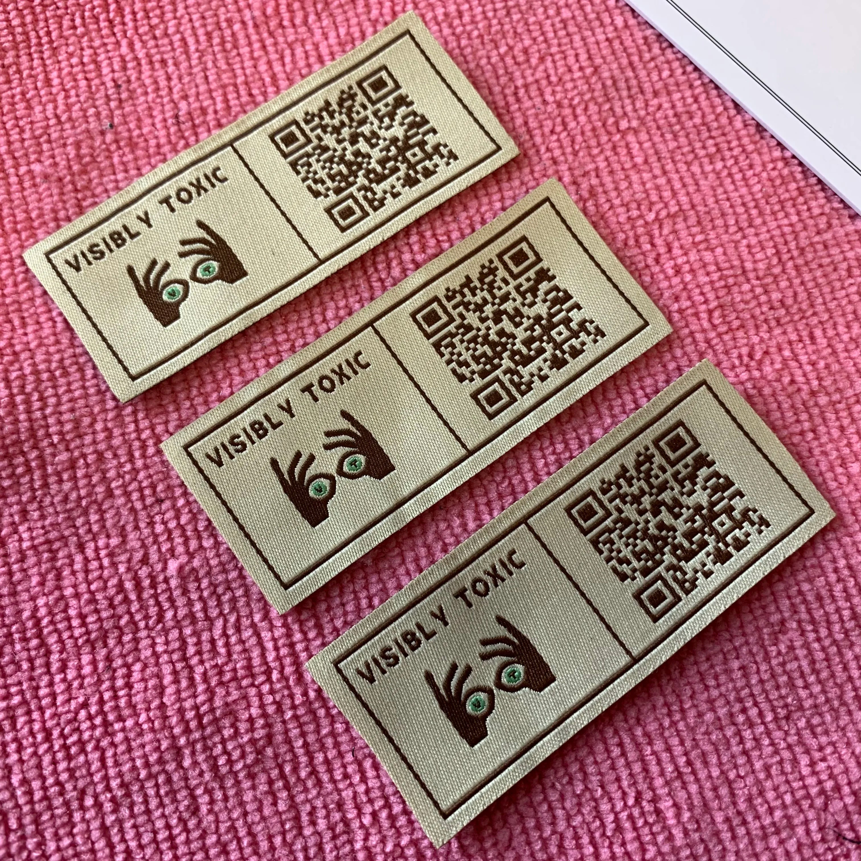 Straight Cut Natural Color Workable QR Code Clothing Woven Labelsewing on Scanned Fabric Woven Tags for Hats