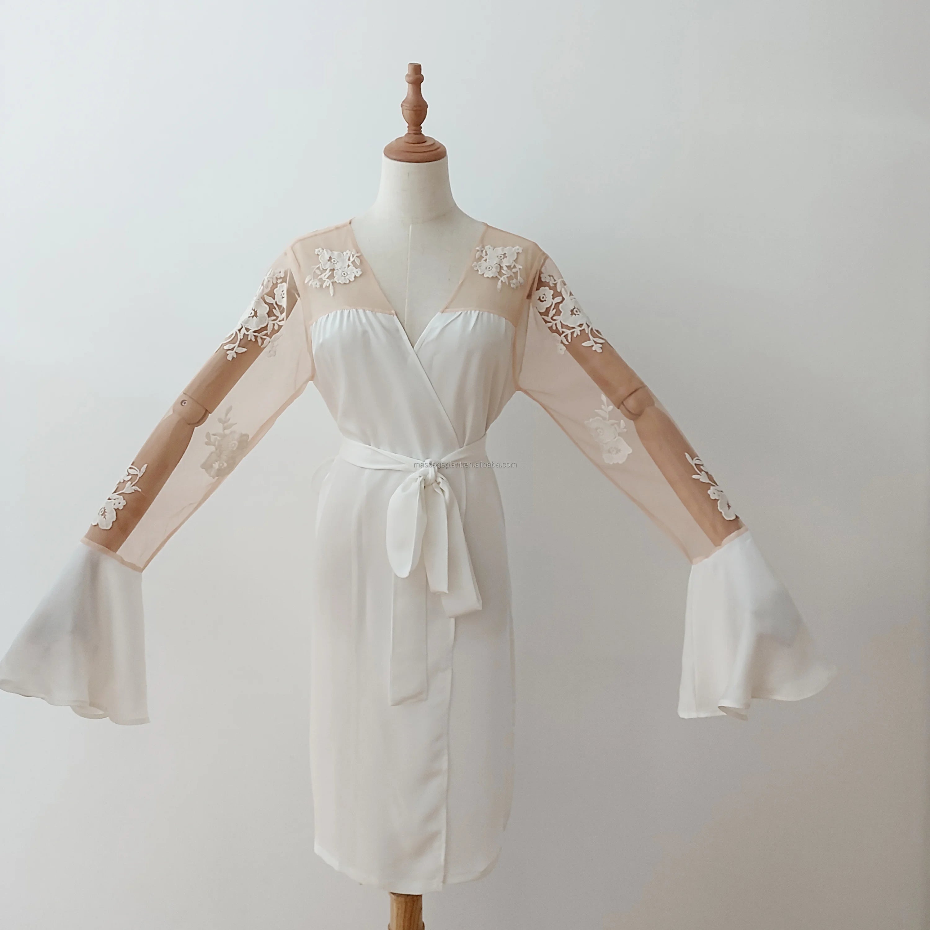 New Embroider Lace on Sleeve Solid Fashion Bride and Bridesmaid Robes for Bridal Wedding Party Gifts Robes