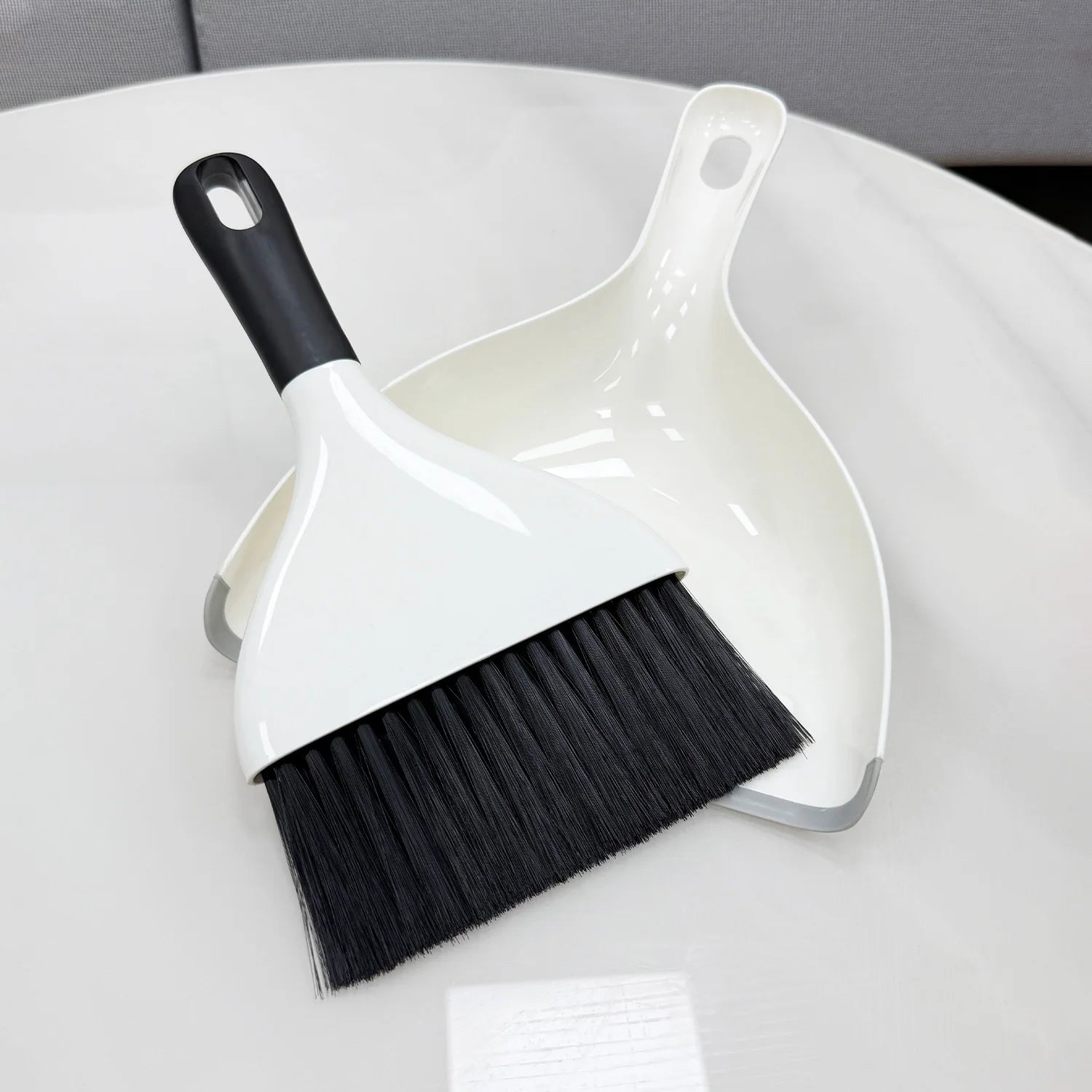 Realida Bedroom Hair Floor Brush Home Magic Broom Sweeper Dustpan Set With Brush for Keyboard Desk Sweeper