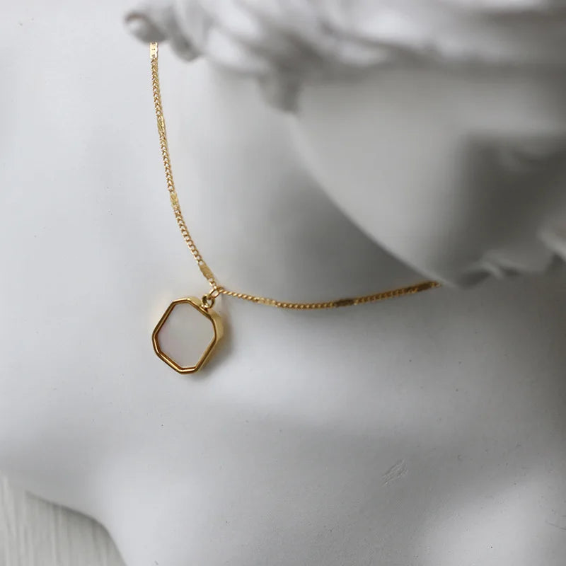 The Latest Fashion Art Style Stainless Steel Square Pendant White Shell Necklace