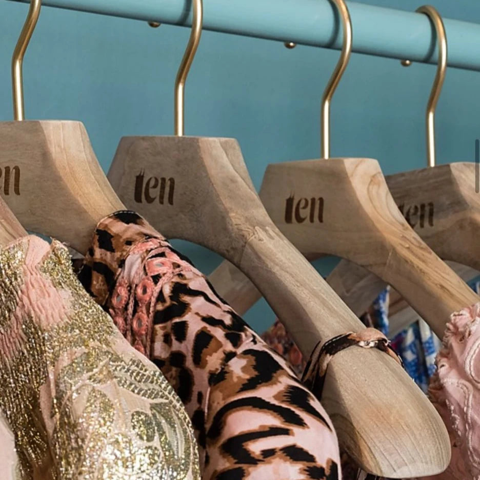Multiple Sizes High End Wood Hanger for Clothing Flocking Non-slip Hanger Camphor Wood Clothes Hanger With Clip