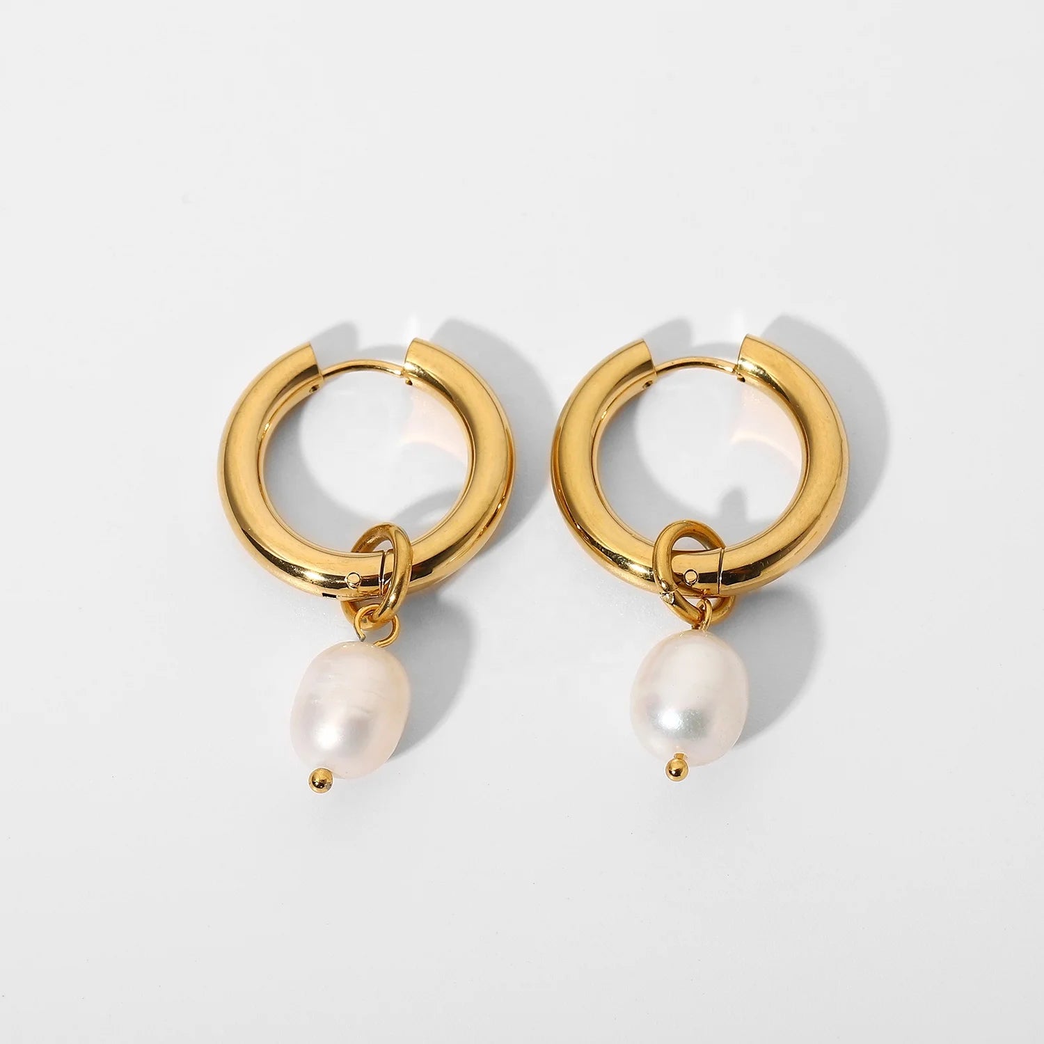 New Arrival Gold Plated Stainless Steel Party Fashion Jewelry Accessories Freshwater Pearl Charm Huggie Earrings for Women Gifts