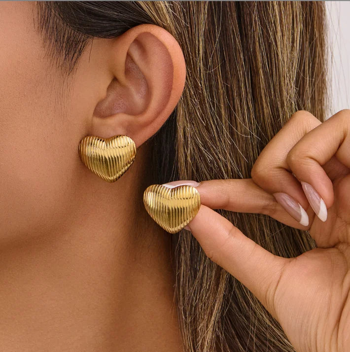New Vintage Gold-Plated Love Heart Stud Earrings Stainless Steel Fashion Statement Jewelry
