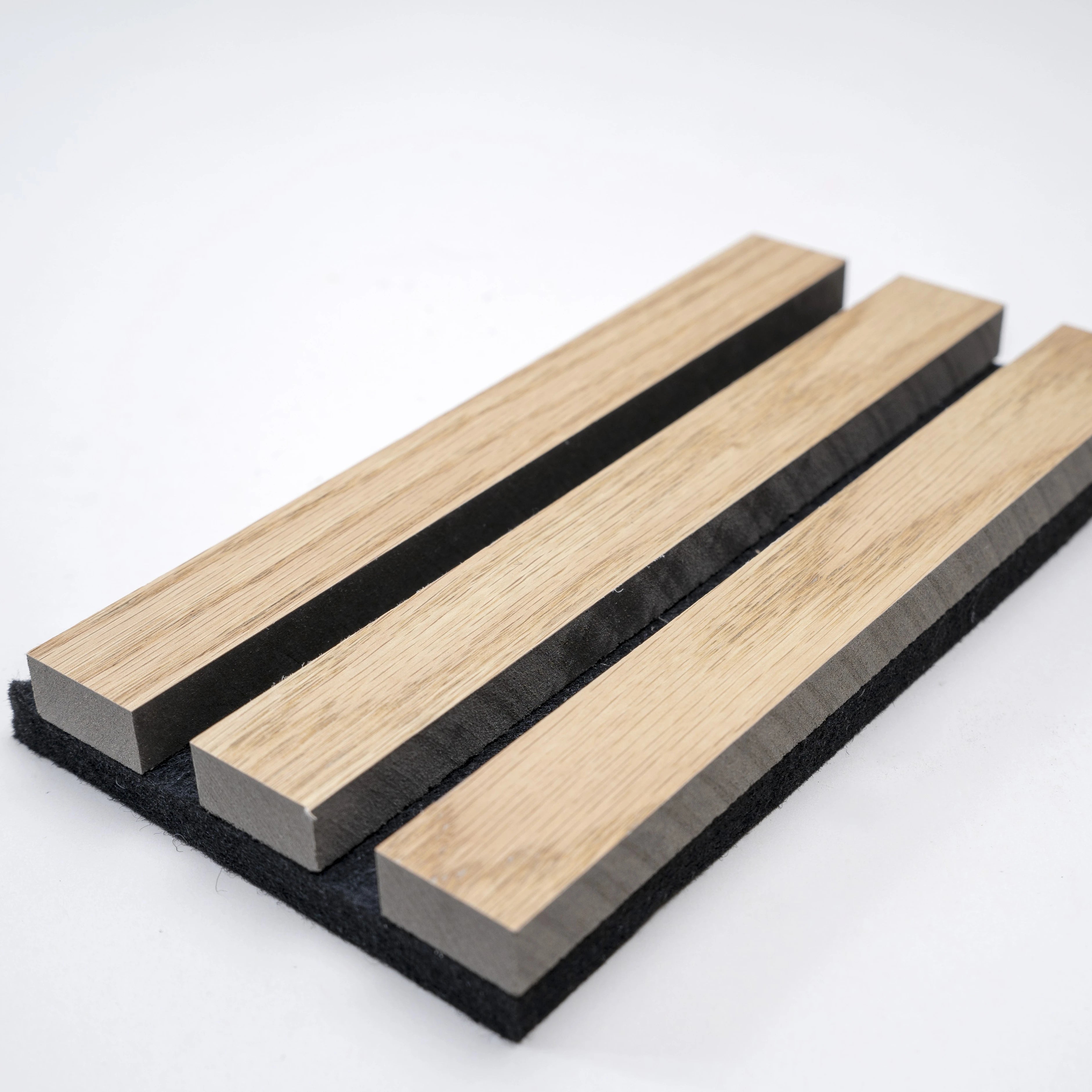 Soundproof Akupanels Natural Oak Acoustic Slat Wood Wall Panels PET Felt Backing Wood Veneer MDF Slat Acoustic Panels
