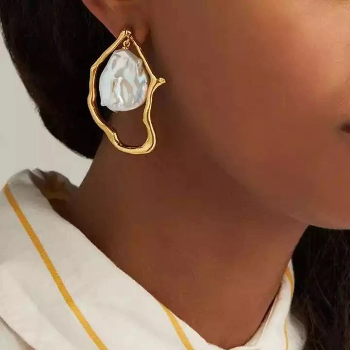 Fashion Design Geometric Dangle Jewelry Elegant Gold Plated Earrings Irregular Pearl Earrings for Women Girls