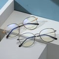 8075 Unisex Anti Blue Light Metal Frame Glasses UV400 Blue Light Blocking Gold Frame Fashionable for Men and Women