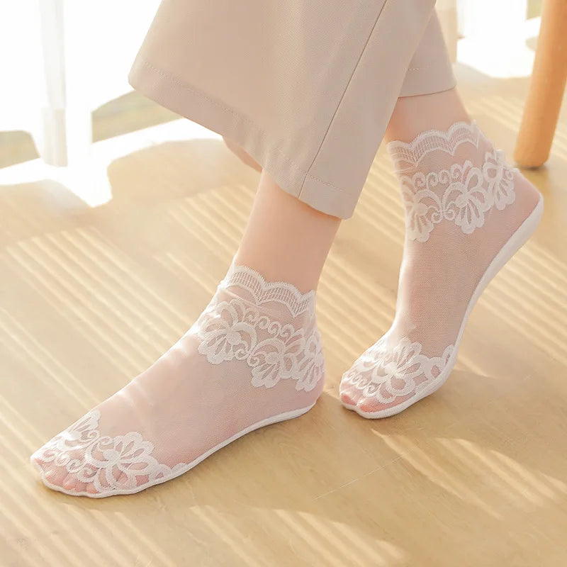 Women Fashionable Lace Romantic Stylish Hollow Mesh Breathable Lace Ankle Socks