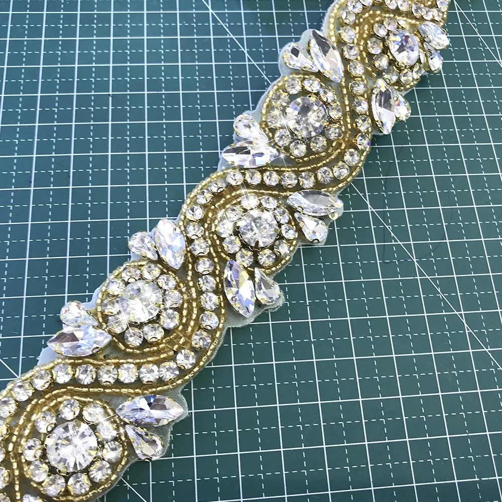 L234 Wholesale Fashion Appliques and Trimmings Rhinestone Dress Appliques Crystal Patches