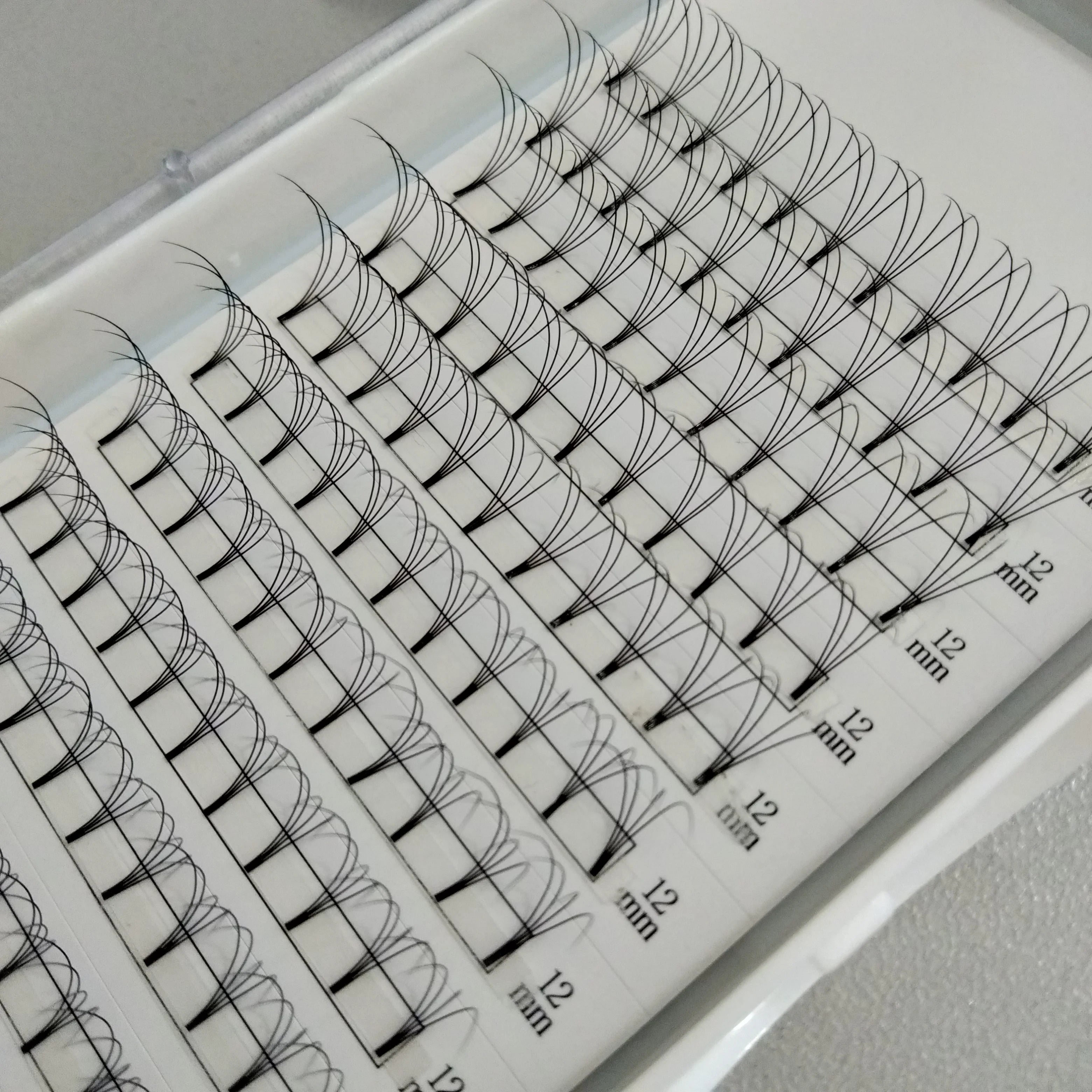 Factory Supplier Short Stem Premade Fans Lashes 0.10mm Black 3D 4D 5D  Volume Eyelash Extensions