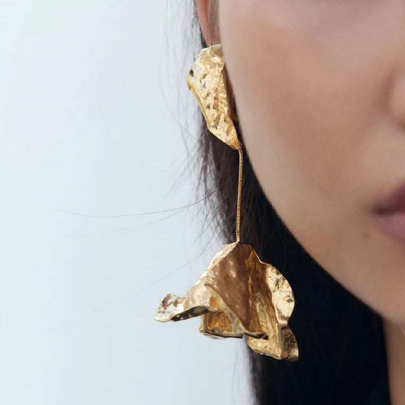 2023 New Arrival Fashion Jewelry Long Metal Flower Earrings Embossed Texture Large 18k Gold Plated Big Petal Flower Earrings
