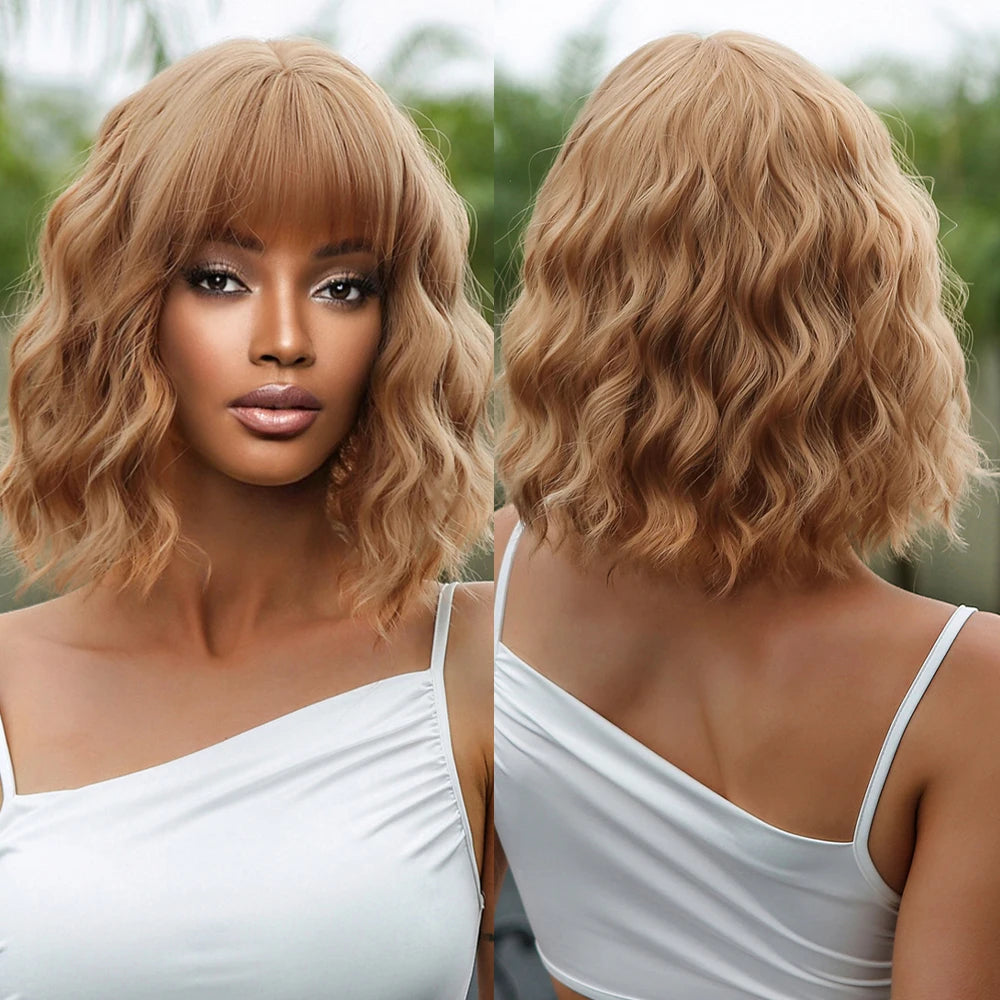 In-stock MOQ1 Bob Light Brown Blonde Synthetic Heat Resistant Wigs Curly Short Golden Wig with Bangs Natural Wave Hair