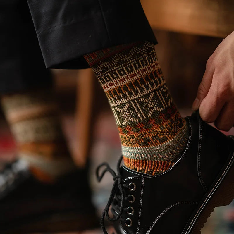 Wholesale Customization Fashion Design Men's Breathable Anti-odor Cotton Knitting Socks Unisex Vintage Ethnic Style Crew Socks