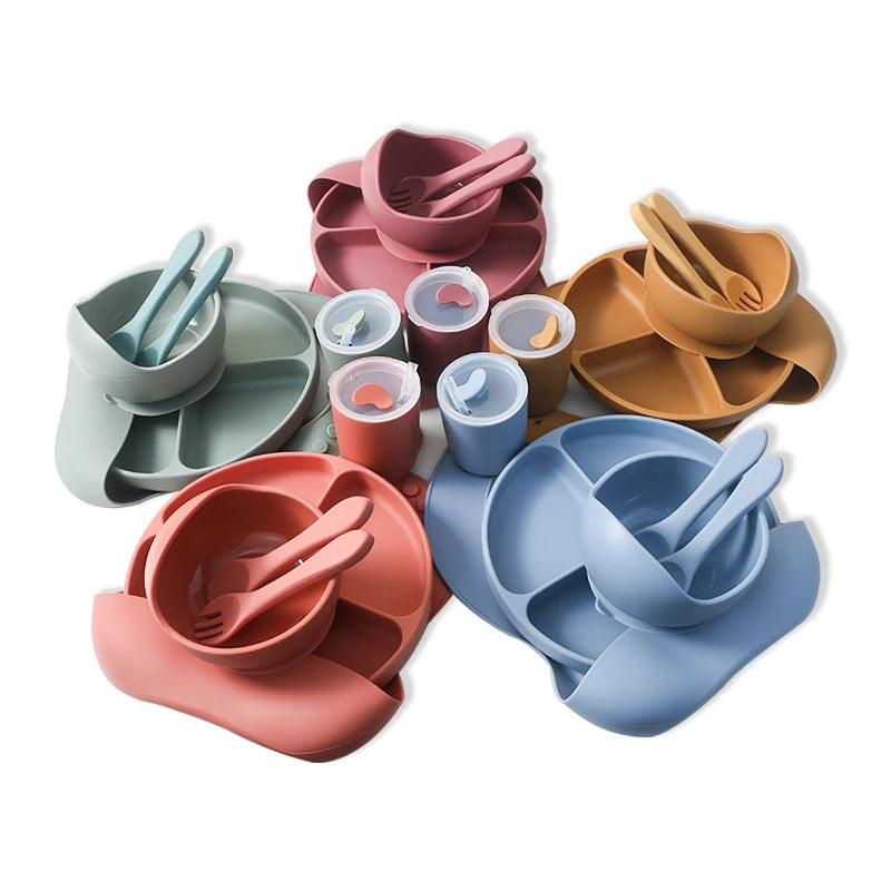 Wholesale Food Grade BPA Free Silicone Baby Feeding Cutlery Tableware Spoon Fork Bowl Sippy Cup Suction Plate Bib Set Toddlers