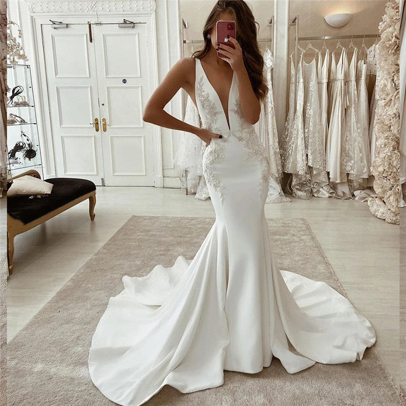 13803# Sexy Mermaid Wedding Dress 2022 Elegant Sleeveless Lace Appliques Bridal Gown Deep V-Neck Backless Zipper Satin Train