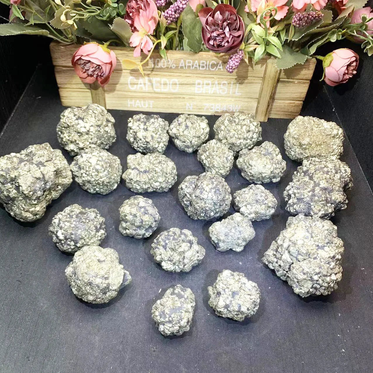Kindfull Nature Crystal Brazil Pyrite Specimen Stone Healing Stone Fengshui Crystal Rough Pyrite Stone for Sale