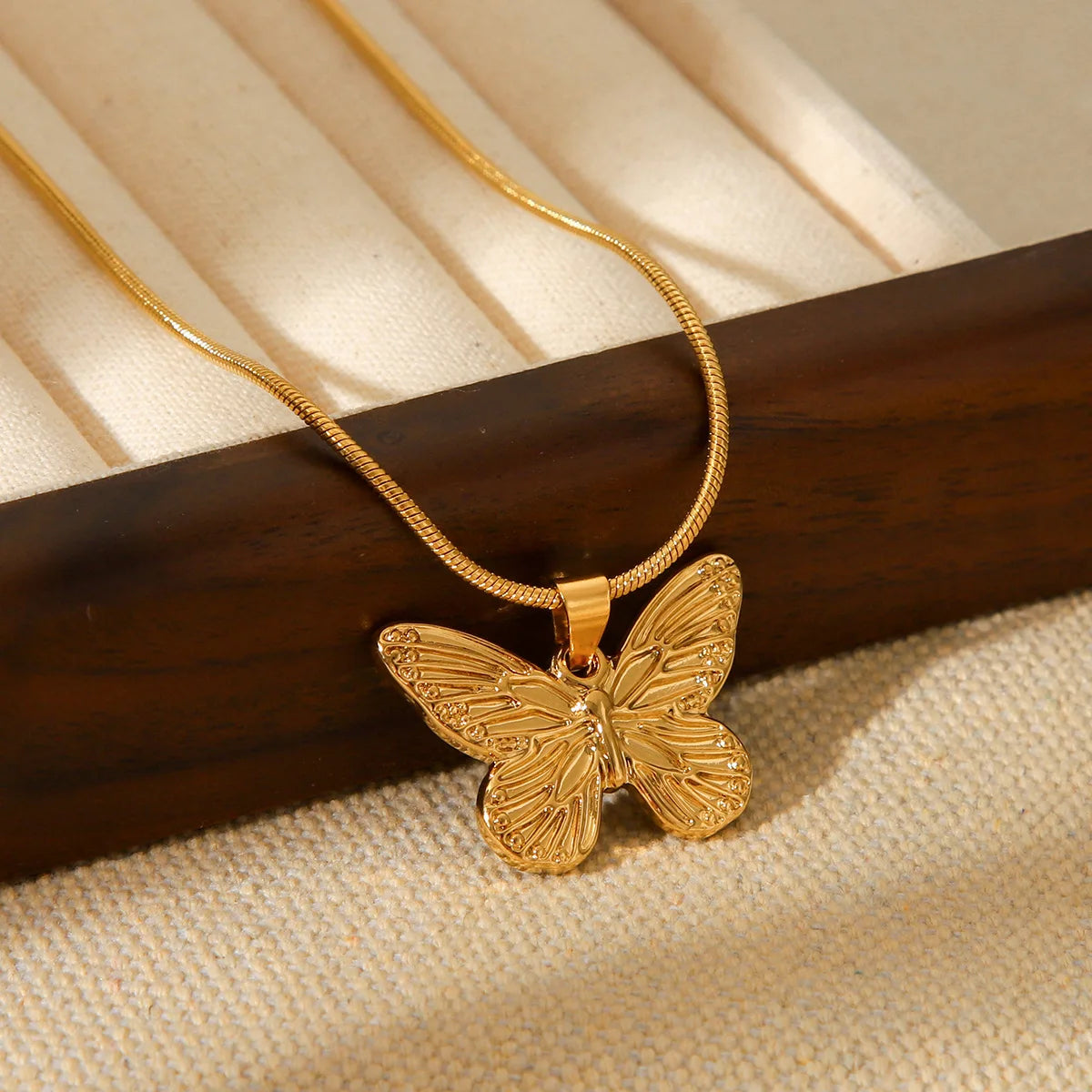 Stainless Steel Fashion Jewelry 18k Gold Plated PVD Exquisite Cubic Zirconia Butterfly Pendant Necklace