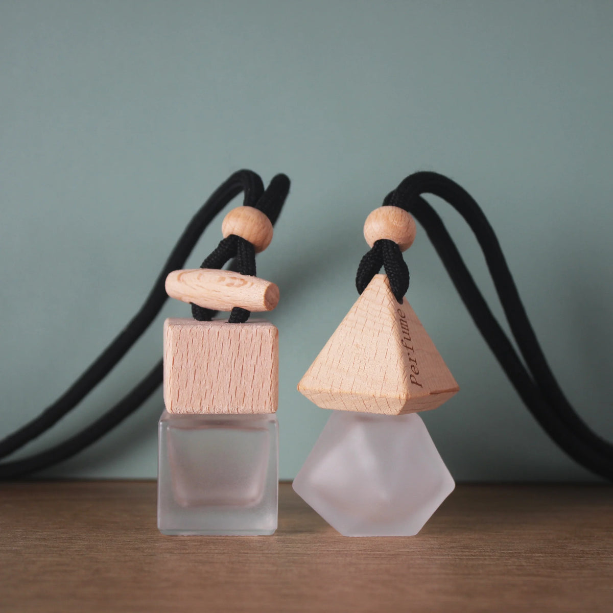 8ml air Freshener Diffuser Empty Frosted Car Hanging Perfume Bottle with Wooden Cap Car air Freshener Glass Bottle