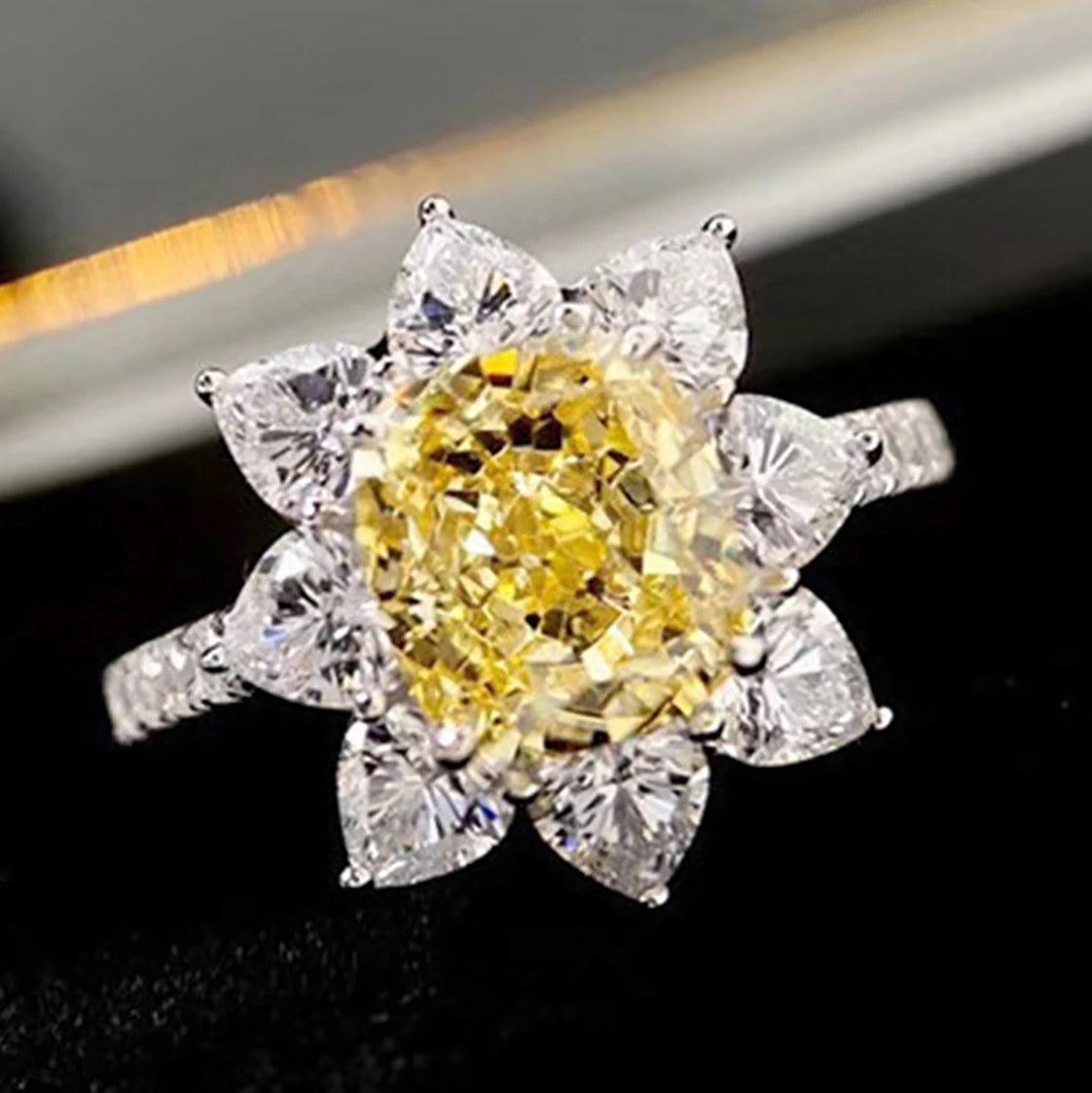 CAOSHI Gorgeous Flower Shaped Yellow Crystal Zircon Wedding Rings for Exquisite Engagement Silver Plated CZ Rings Women Jewelry
