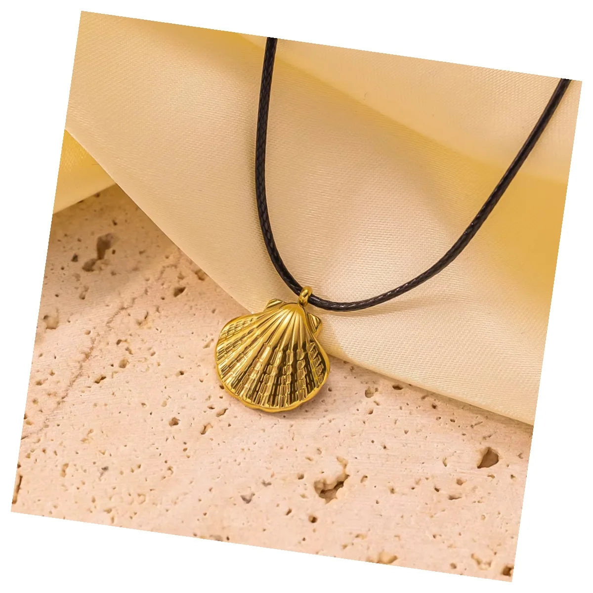 Summer Beach Jewelry Wax Rope Non Tarnish Gold Sea Clam Shell Necklace 18k Gold Plated Stainless Steel Conch Shell Necklace