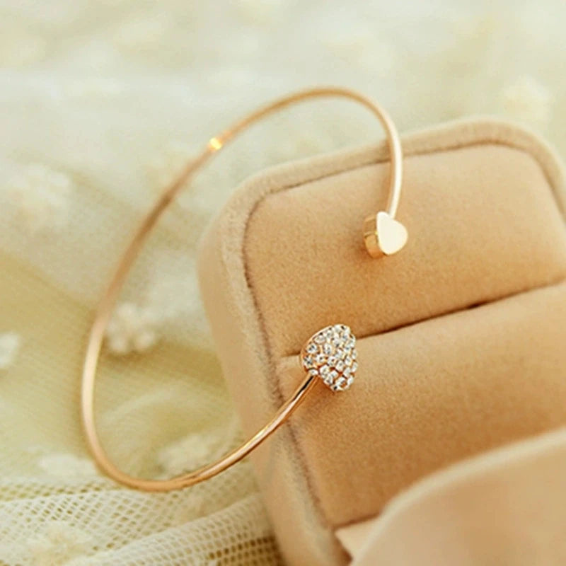 Cuff Bangle Trendy Heart Design Paved Shining Rhinestone Symbol of Fashion and Sweetness Match Daily Outfits Party Decor N208072