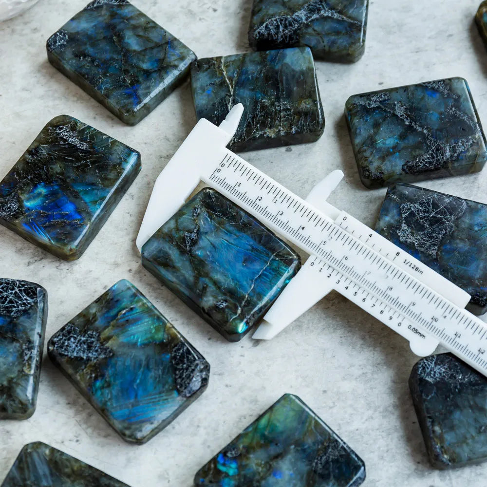 Wholesale Natural Folk Crafts Labradorite Domino Slice Crystal Specimen Carved Engraved Healing Stone for Fengshui Decoration