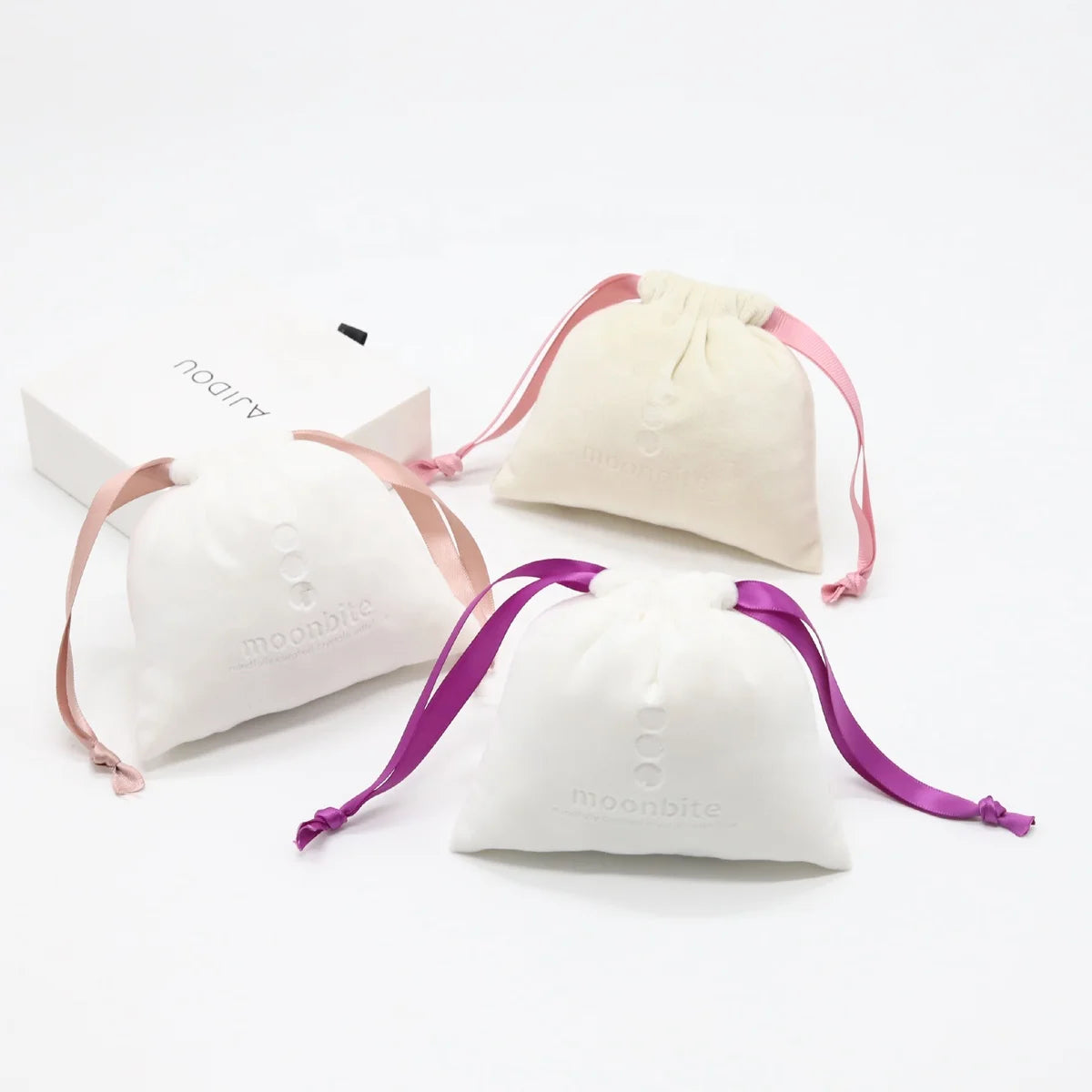 Custom Logo Printed Wholesale White Beige Velvet Gift Jewelry Pouch Luxury Soft Dust Drawstring Packaging Velvet Bag