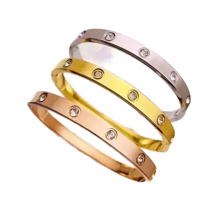 18K Gold Plated Logo Carved Branded Diamond Bangles Classic Stainless Steel Bangle Bracelet for Women Fashion Jewelry
