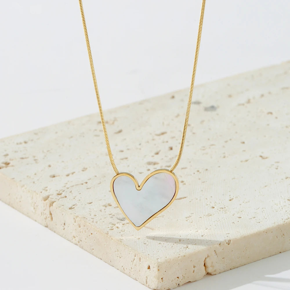 Fashionable Women's Stainless Steel Snake Chain Necklace Natural Shell Pendant Low MOQ Wholesale for Anniversary Occasions