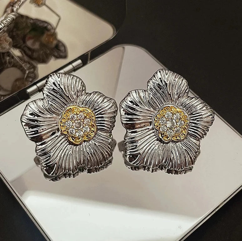 CAOSHI OEM Vintage Style Gardenia Flower Design Round Zircon Earrings for Wedding Party Two Tone Plated Stud Earrings for Women
