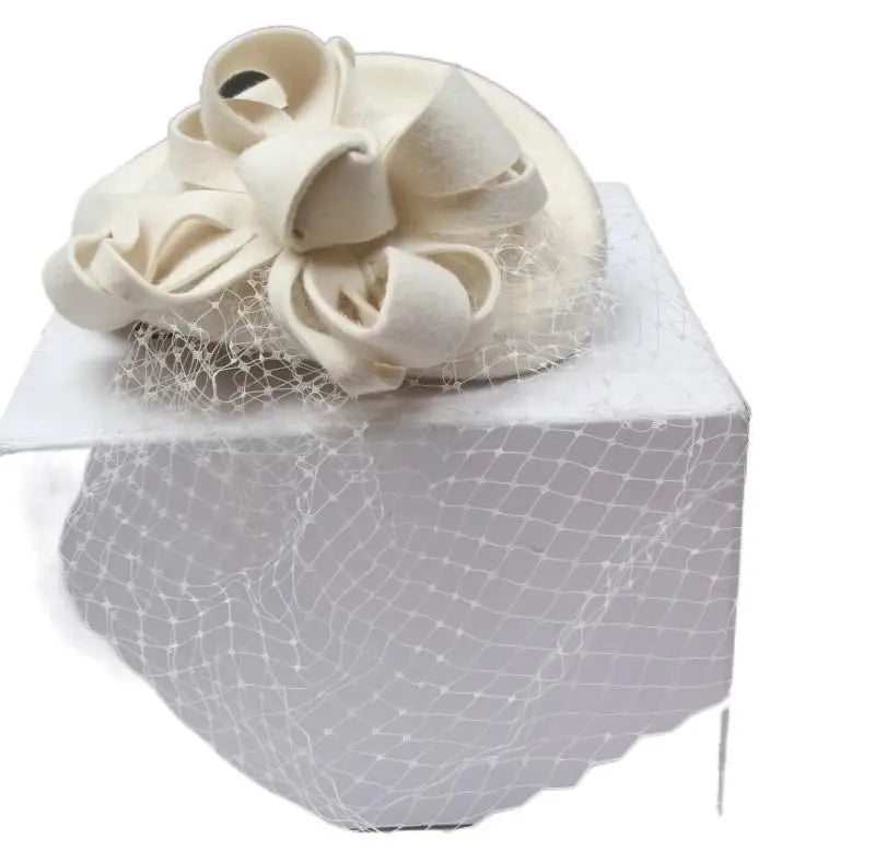Fashion Elegant Women Ladies White Wool Felt Floral Pillbox Beret Fascinators English Hat for Ladies Stylish Hats with Mesh Veil