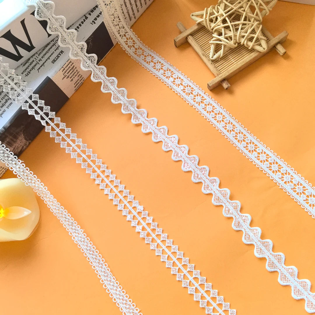 Factory Manufacturing Elegant 3D Jacquard Flower Design Lady Wear Accessories Beaded Milk Lace Trim