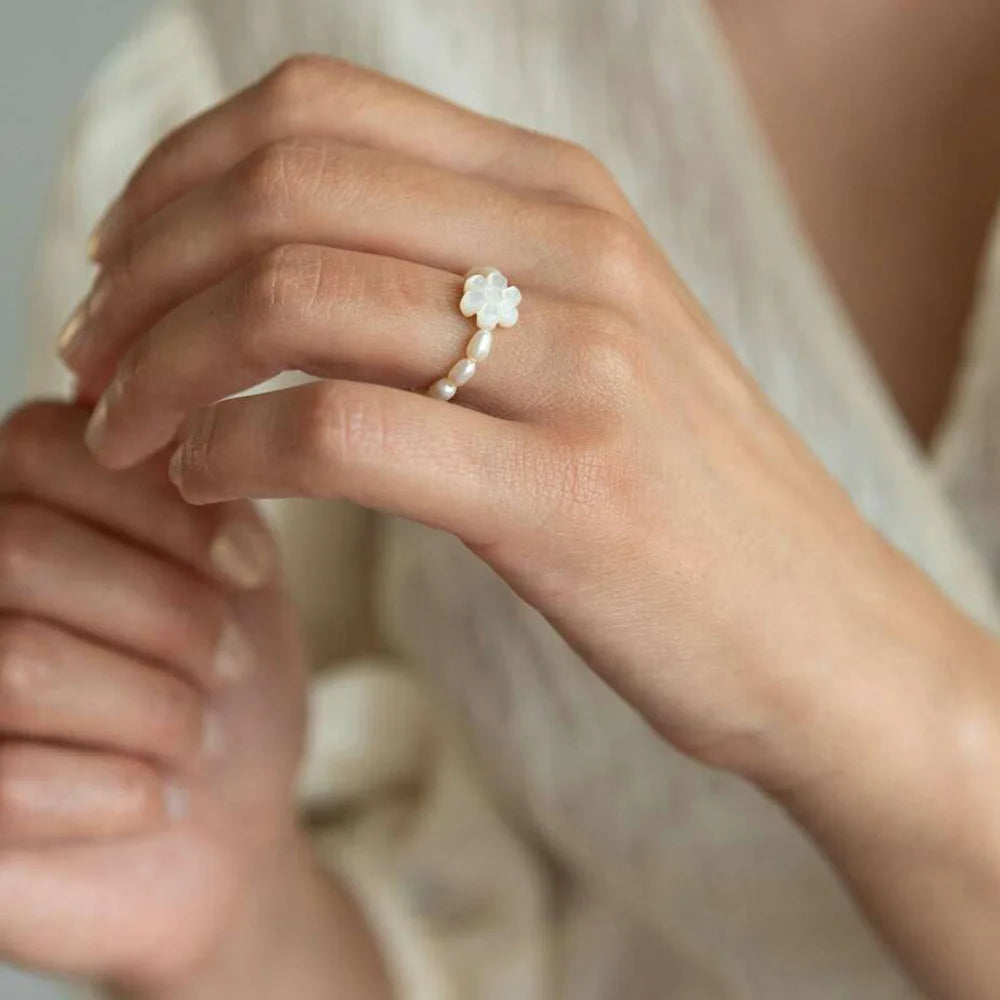 Special Design Adjustable Natural Pearl Ring White Shell Flower Freshwater Pearl Ring Jewelry for Women