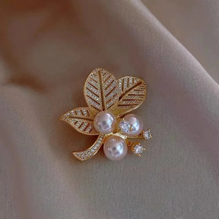 Fashion Flower Pearl Pins Brooches Women Crystal Pearl Leaf Brooch Jewelry (KBL148)