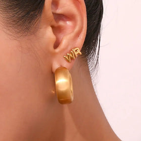 Ins Popular Earrings 2024 18k Gold Plated Stainless Steel Hypoallergenic Initials Tiny Bubble Letters Stud Earrings for Gift