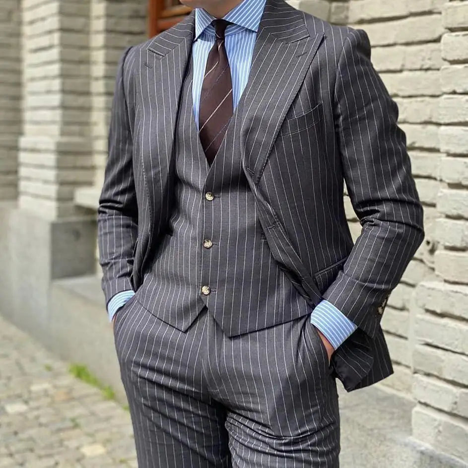 Dark Grey Stripe Design Men Suit Tailor Made Formal Business Man Blazer Vest Pants 3 Pieces Groom Tuxedo Classic Fit Male Outfit