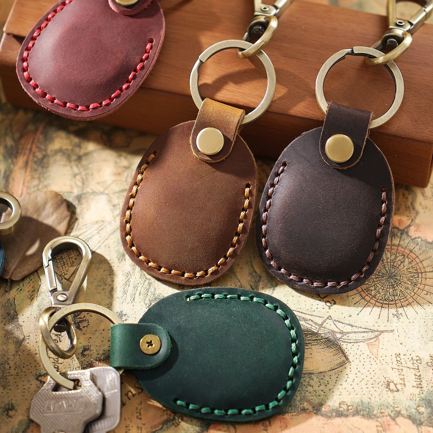 Custom Logo Genuine Full Grain Leather Case Crazy Horse Leather Tracker Case for Anti-Lost Key Ring for AirTag Guitar Pick