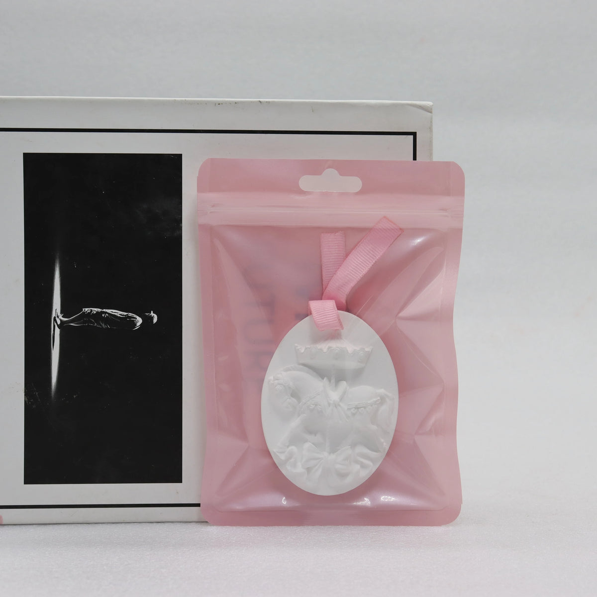 White Horse Shaped Eco-Friendly Plaster Hanging Car Mirror Interior Decoration Accessories Perfume Oil Diffuser Air Freshener