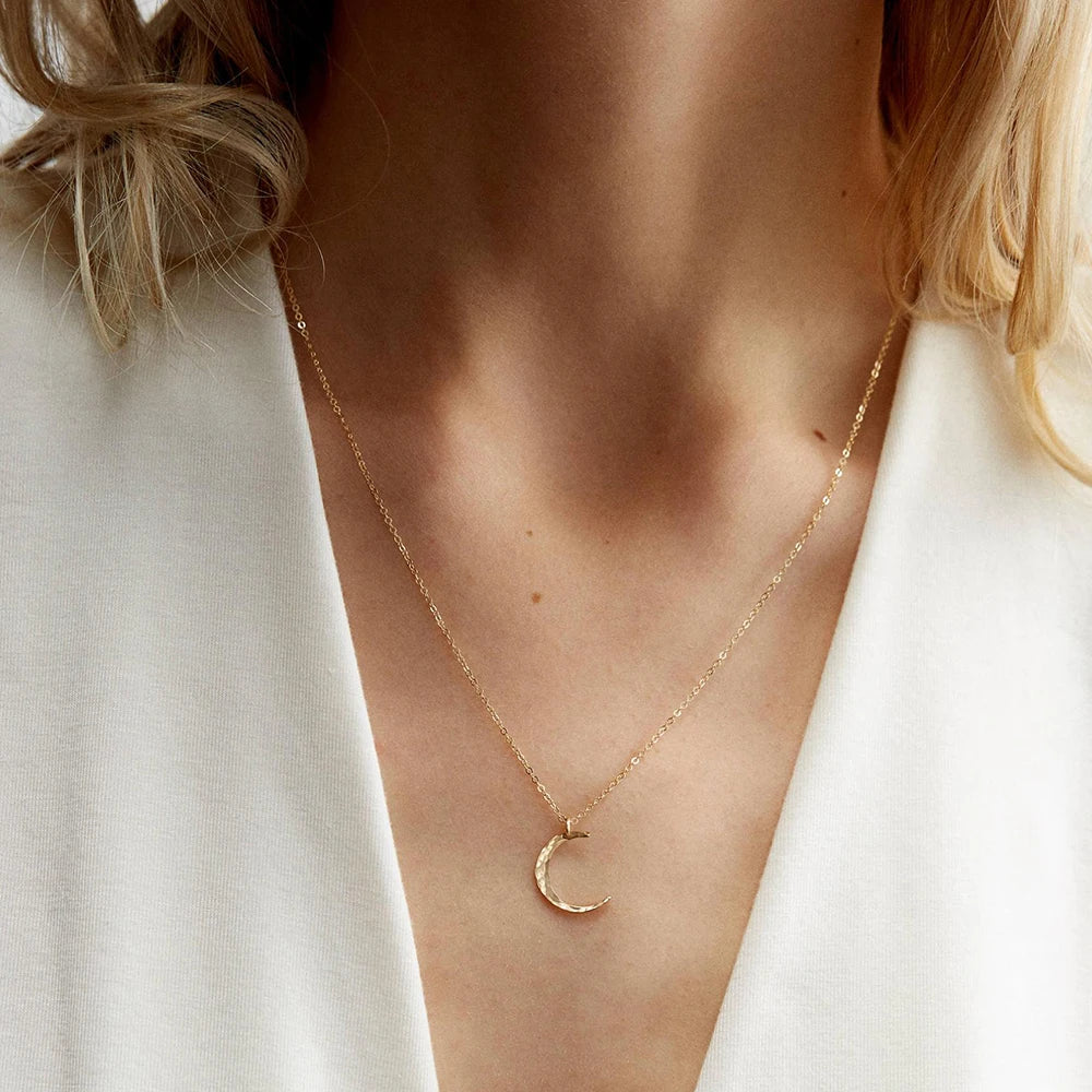 Women Jewelry Personalized Delicate Stainless Steel Jewelry Gold Chain Crescent Moon Necklace Wholesale