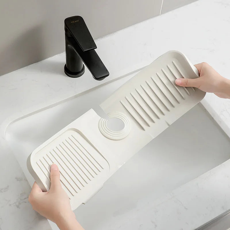 Modern Design Kitchen Washbasin Faucet with Silicone Foldable Drain Pad