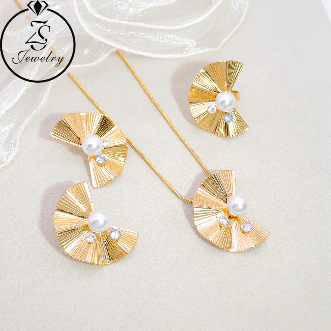 Hawaiian Jewelry Women's Gold Plated Stainless Steel Necklace Set Love Shaped Fashion Element for Weddings 18K Plating