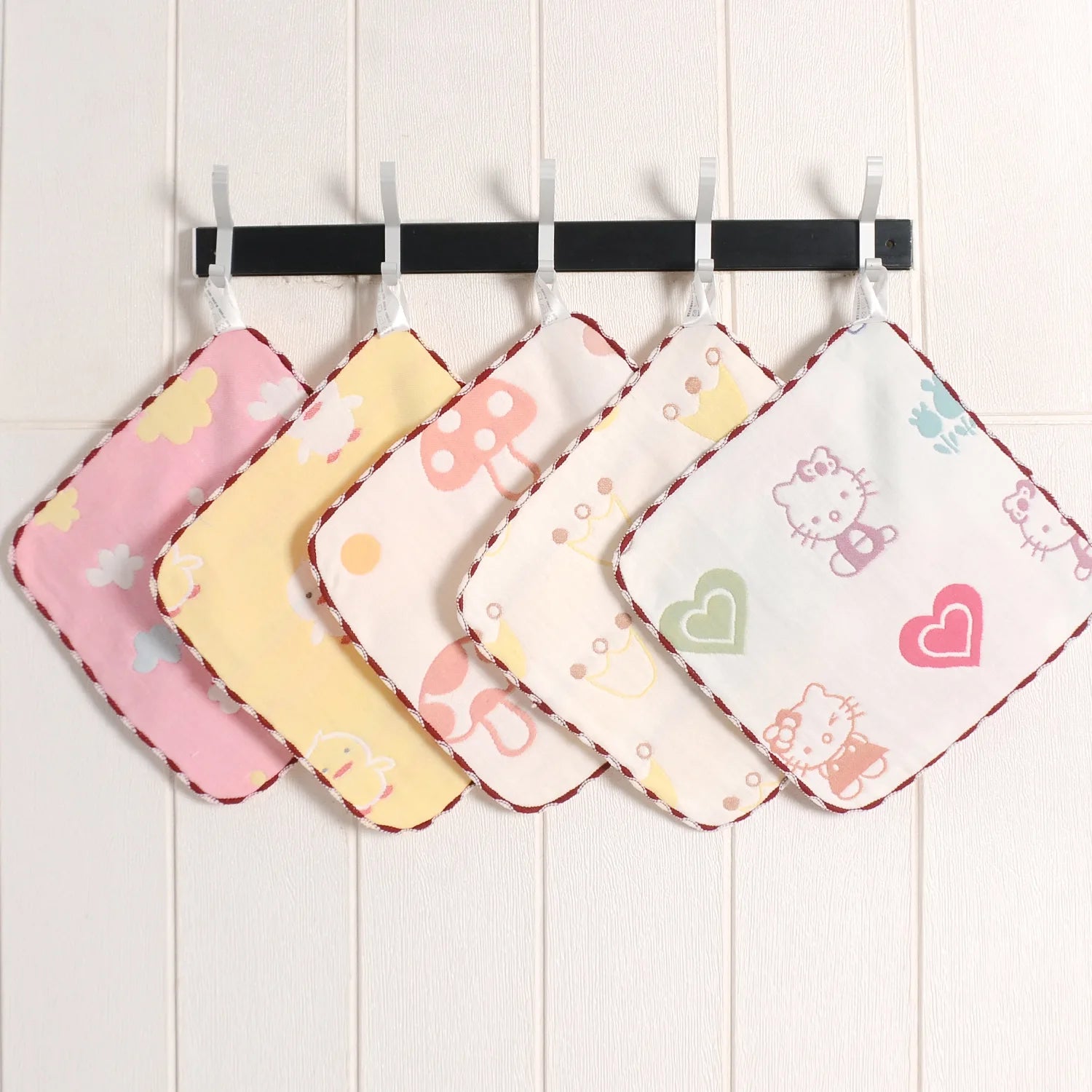 New Cartoon Design 100% Cotton Gauze Saliva Towel Soft Absorbent Baby Handkerchief Woven Technique for Bathroom Use