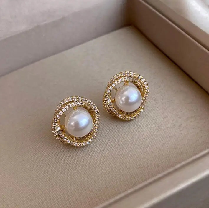 New Geometric Whirlpool Shape Pearl Stud Earrings for Women Fashion Jewelry Party Luxury Accessories Gold Crystal Earrings