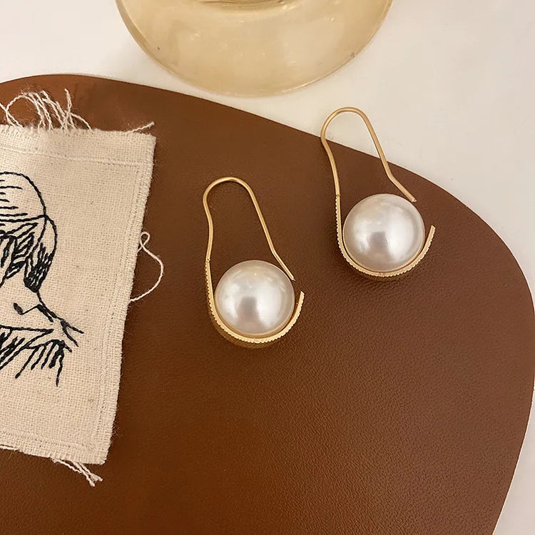 Luxury Earrings Jewelry U Shaped Geometric Hoop Earrings Fashion Women White Pearl and Gold Earrings for Girls