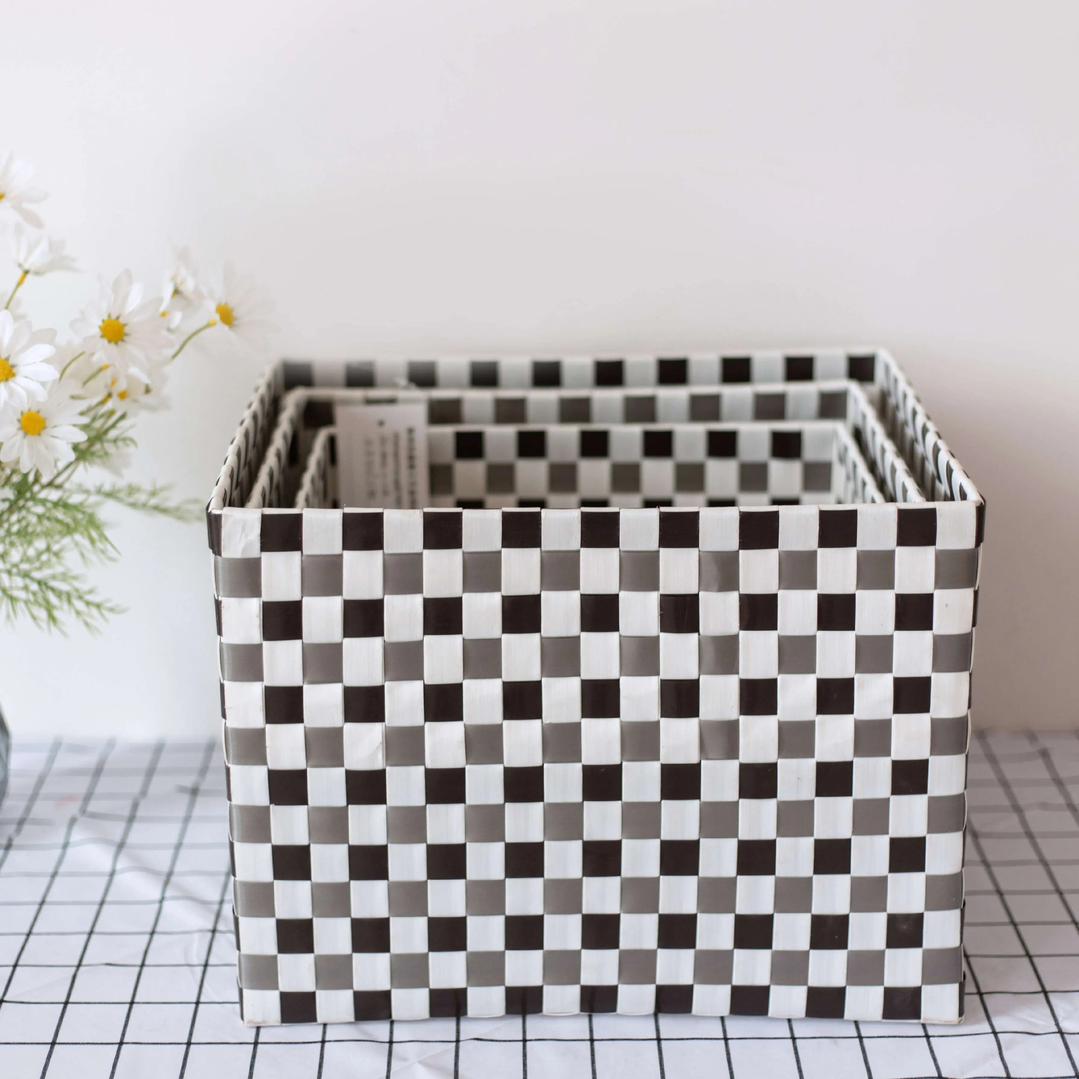 Durable Large Checkerboard Grid Trapezoid Woven Storage Box Square PP Rattan Basket Square Plastic Basket with Square Shape